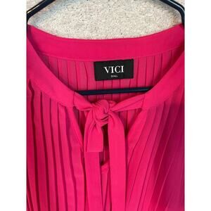 Vici Hot Pink Pleated Sleeveless Flowy Spring Shirt Small. Yacht Party Beach